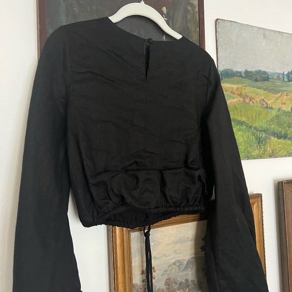 Dissh Linen Long Sleeve Cropped Top - Picture 3 of 5